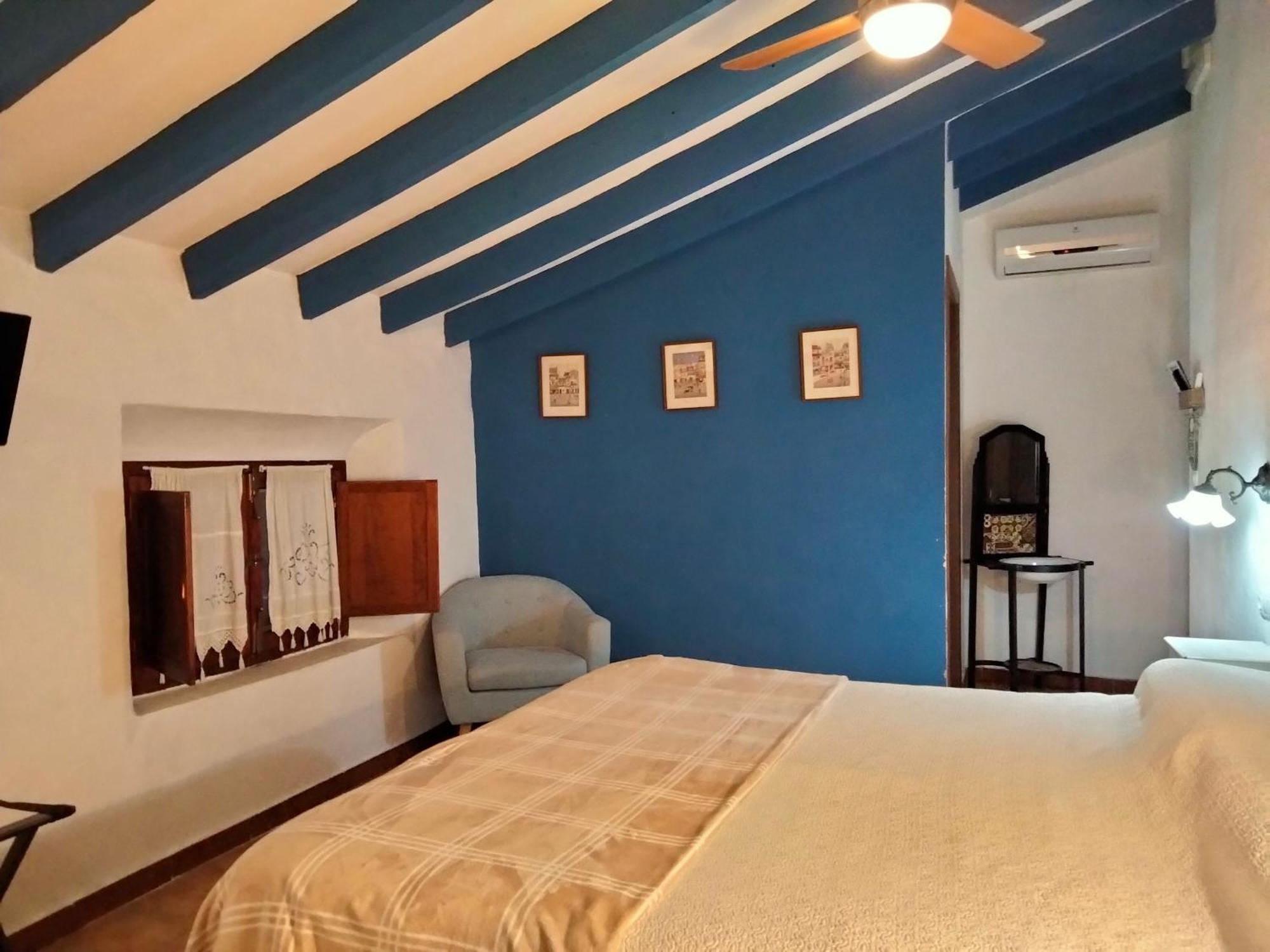 Hostal Los Aromas Villena Værelse billede