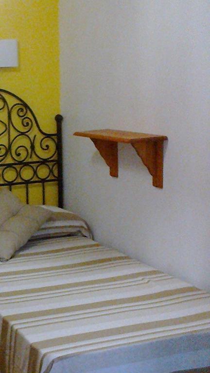 Hostal Los Aromas Villena Værelse billede